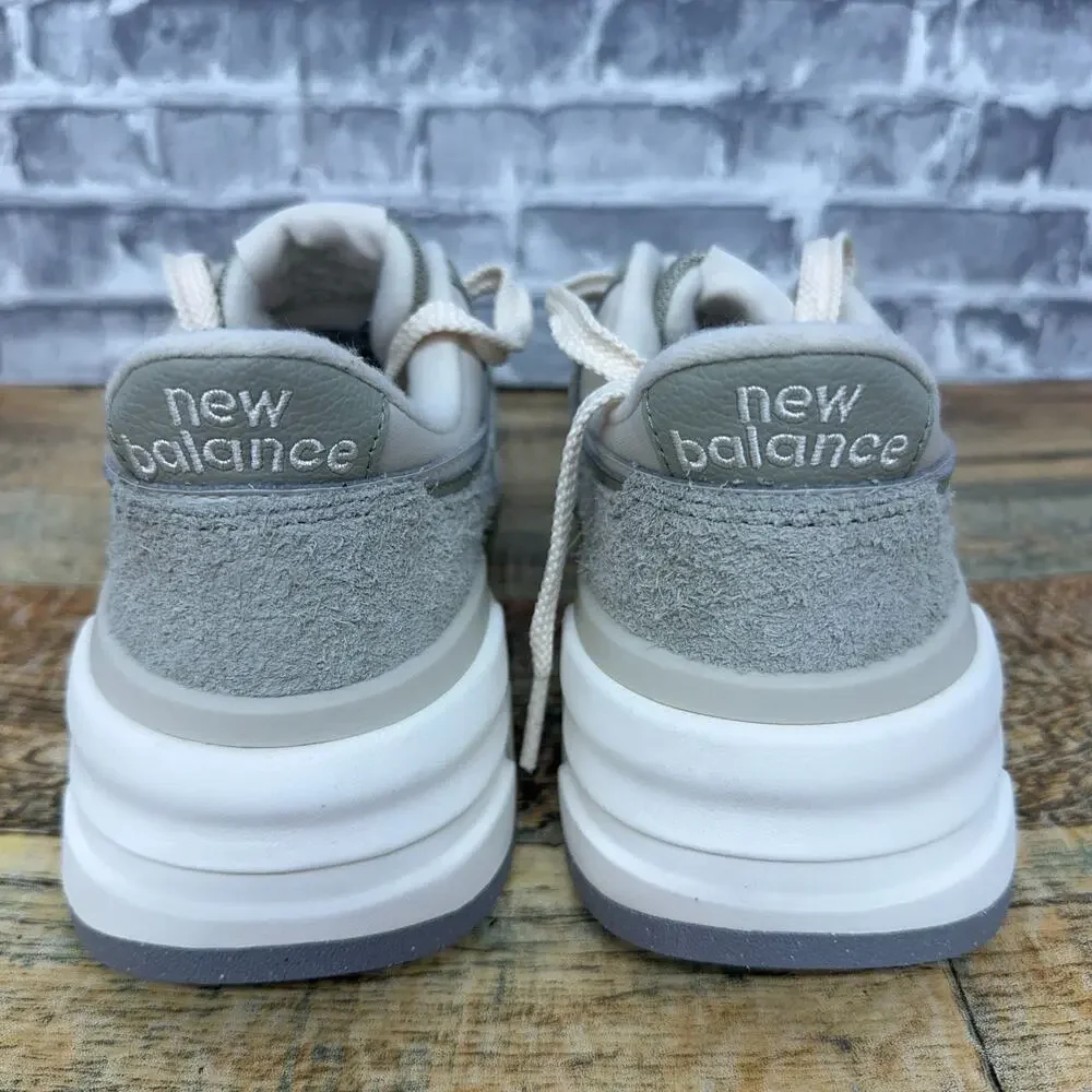 New Balance 997R Classics Green Beige U997REF Mens Size 9.5 / Womens 11 NWOB